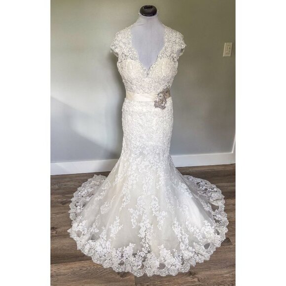 Allure Bridals Queen Anne Neckline Wedding Dress - Picture 5 of 14